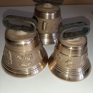 CAMPANILLA SUIZA CON ASA